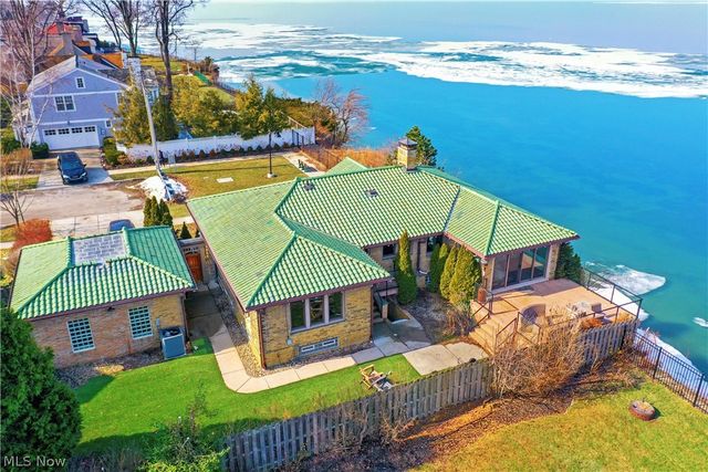 1033 Summit Avenue, Lakewood, OH 44107