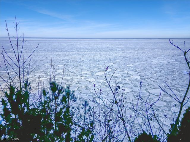 1033 Summit Avenue, Lakewood, OH 44107