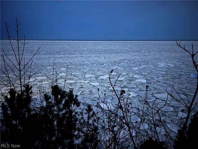 1033 Summit Avenue, Lakewood, OH 44107