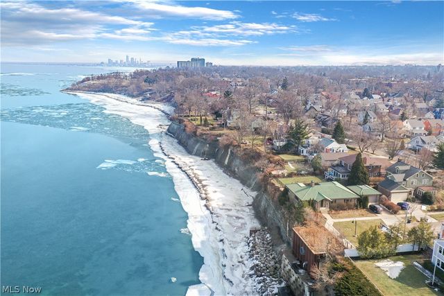 1033 Summit Avenue, Lakewood, OH 44107