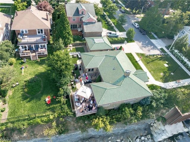 1033 Summit Avenue, Lakewood, OH 44107