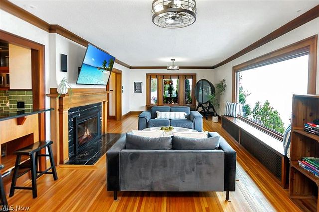 1033 Summit Avenue, Lakewood, OH 44107