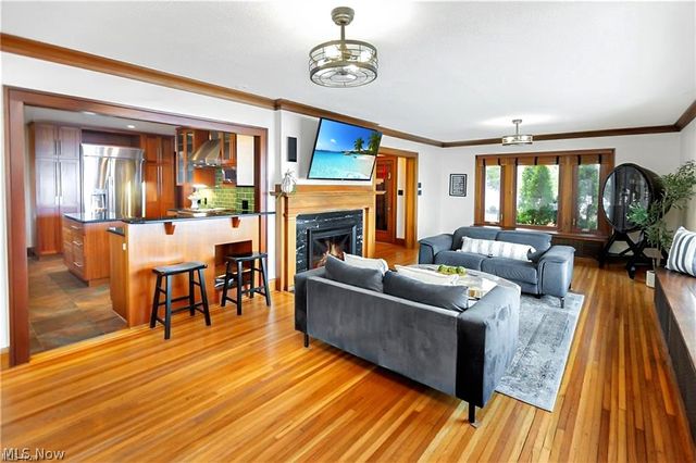 1033 Summit Avenue, Lakewood, OH 44107