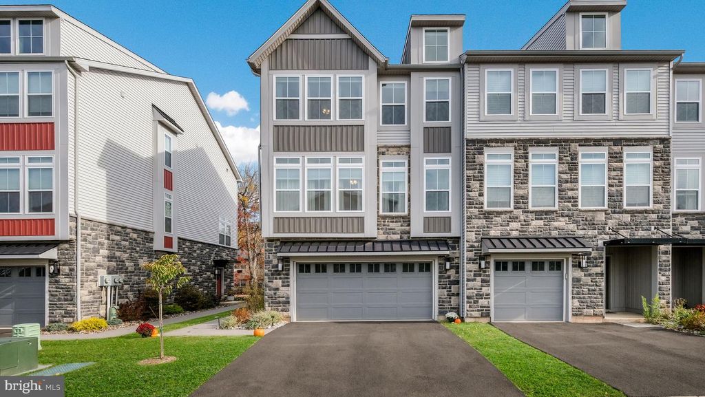 42 INDEPENDENCE CT, Perkasie, PA 18944