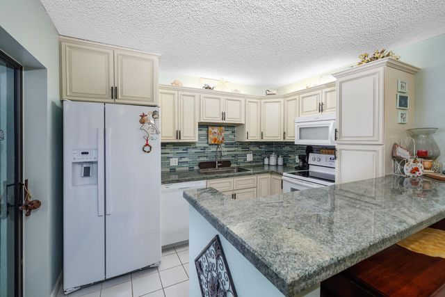 6197 SE Riverboat Drive 1008, Stuart, FL 34997