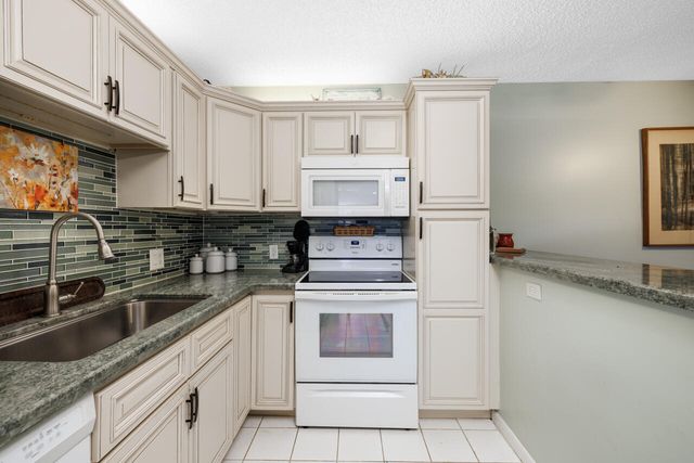 6197 SE Riverboat Drive 1008, Stuart, FL 34997
