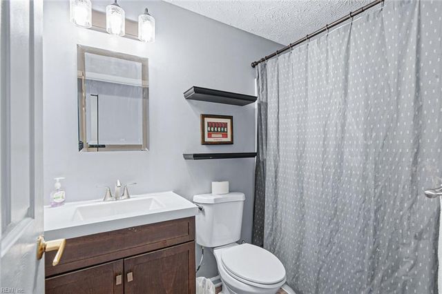 212 Anne DR, Newport News, VA 23601