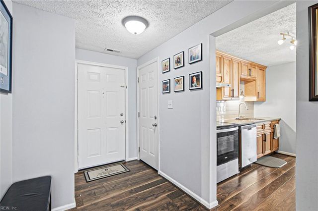 212 Anne DR, Newport News, VA 23601