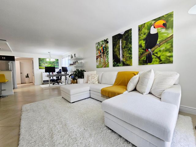 3212 NE 12th Street 201, Pompano Beach, FL 33062