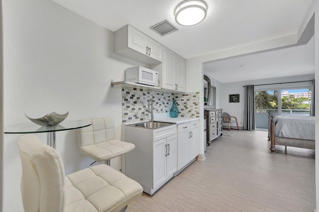 3212 NE 12th Street 201, Pompano Beach, FL 33062