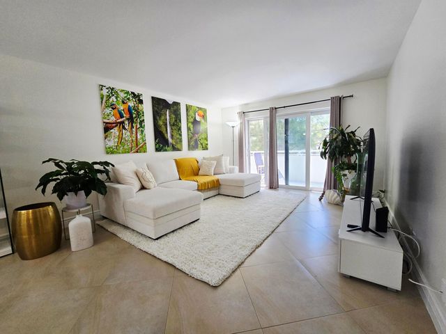 3212 NE 12th Street 201, Pompano Beach, FL 33062