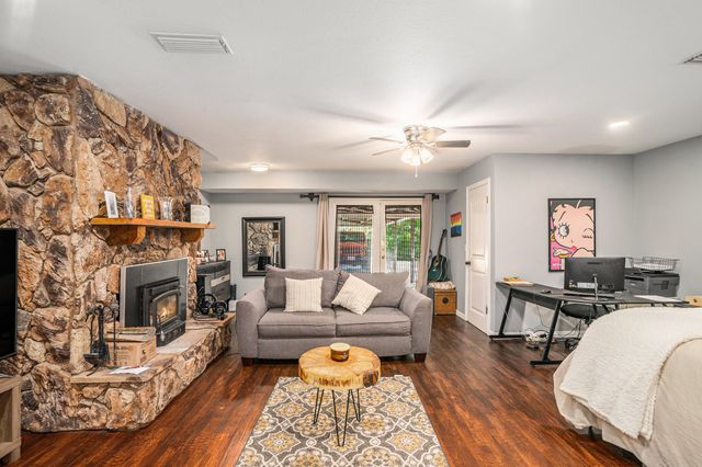 4151 Oakcrest Lane, Fort Worth, TX 76126