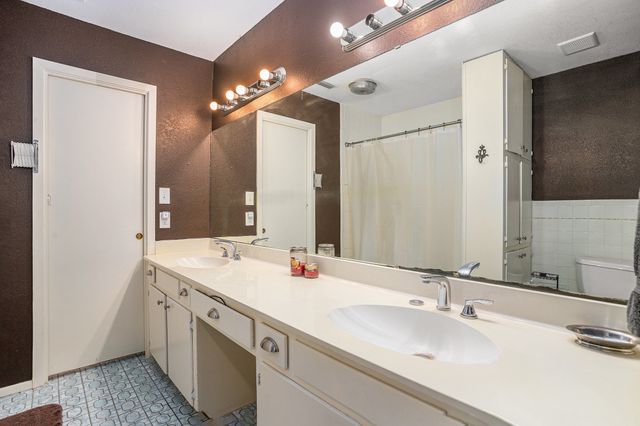 4151 Oakcrest Lane, Fort Worth, TX 76126