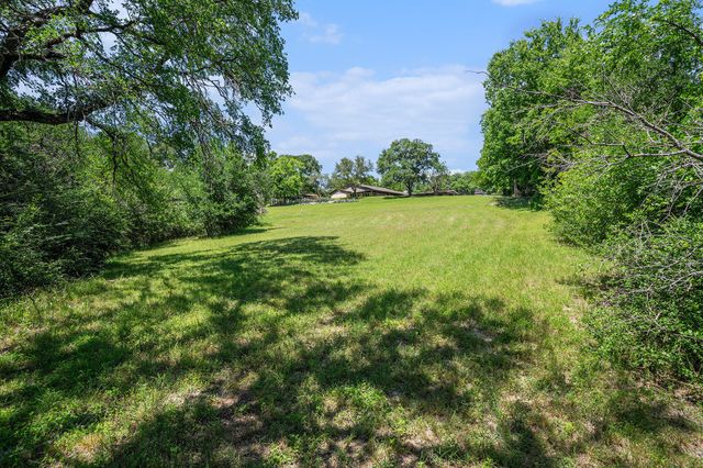 4151 Oakcrest Lane, Fort Worth, TX 76126