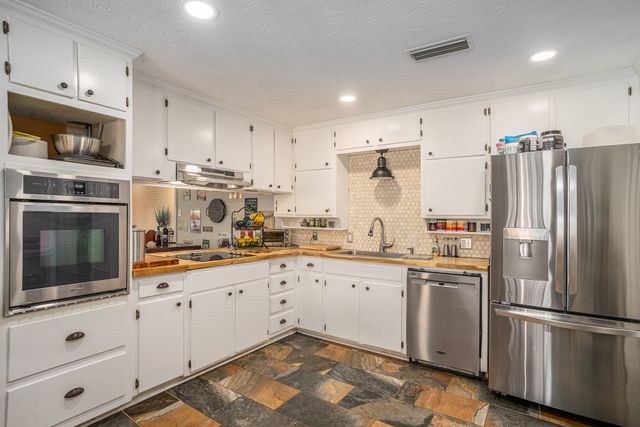 4151 Oakcrest Lane, Fort Worth, TX 76126