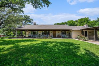4151 Oakcrest Lane, Fort Worth, TX 76126