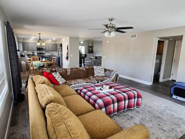 1856 W Quick Draw Way, San Tan Valley, AZ 85144