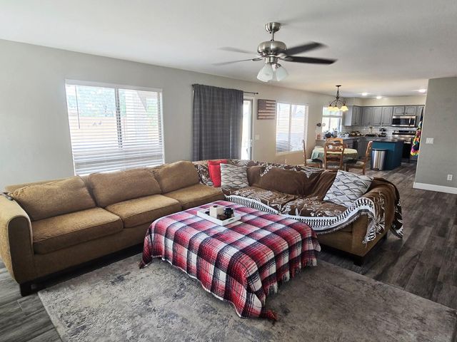 1856 W Quick Draw Way, San Tan Valley, AZ 85144