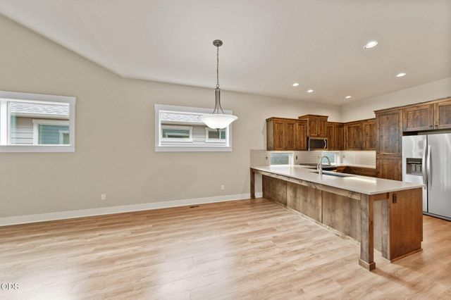 61048 SE Stari Most Loop, Bend, OR 97702