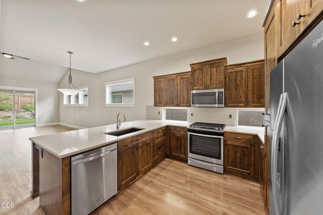 61048 SE Stari Most Loop, Bend, OR 97702