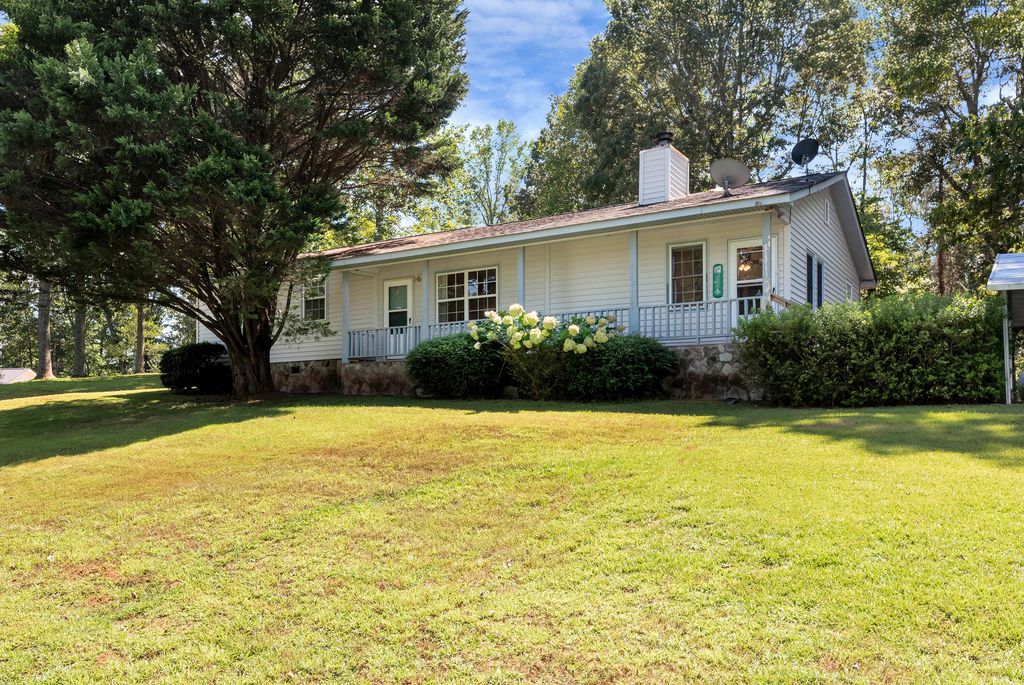 303 Jennys Cove Road, Cleveland, GA 30528