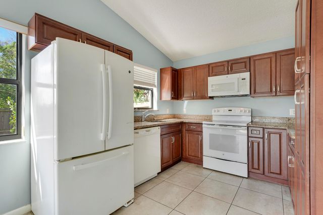 4617 SE Geneva Drive, Stuart, FL 34997