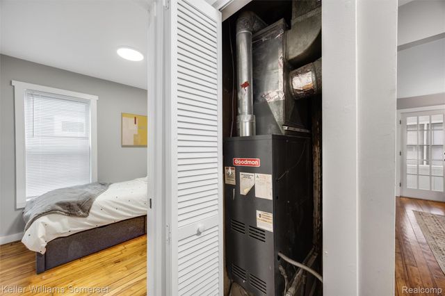 346 E Bernhard Avenue, Hazel Park, MI 48030