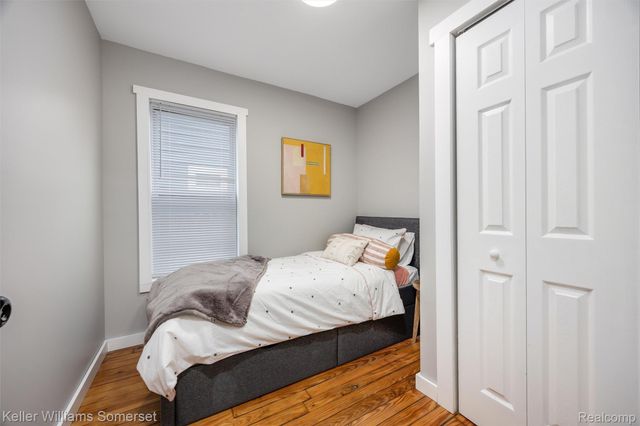 346 E Bernhard Avenue, Hazel Park, MI 48030