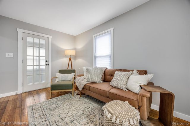 346 E Bernhard Avenue, Hazel Park, MI 48030