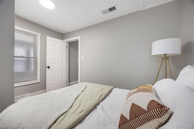 346 E Bernhard Avenue, Hazel Park, MI 48030