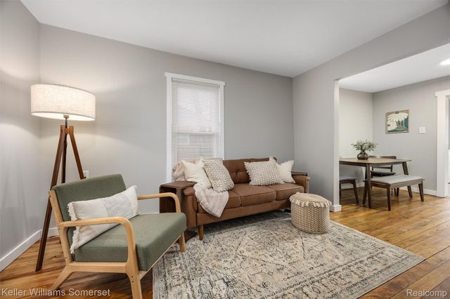 346 E Bernhard Avenue, Hazel Park, MI 48030