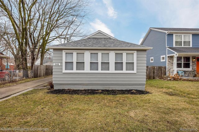 346 E Bernhard Avenue, Hazel Park, MI 48030