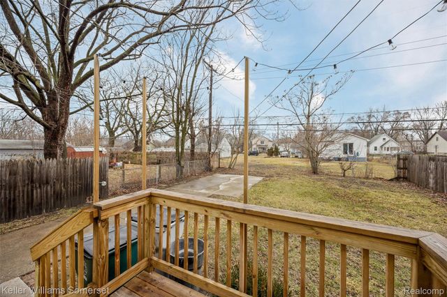 346 E Bernhard Avenue, Hazel Park, MI 48030