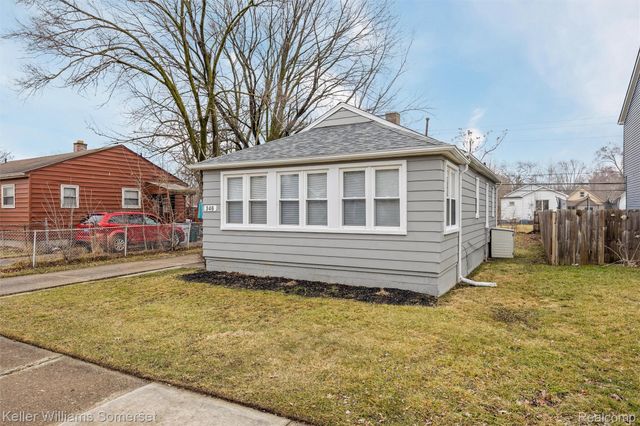 346 E Bernhard Avenue, Hazel Park, MI 48030