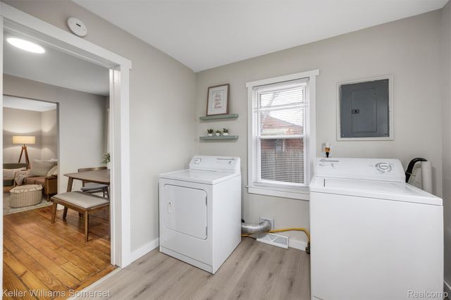 346 E Bernhard Avenue, Hazel Park, MI 48030