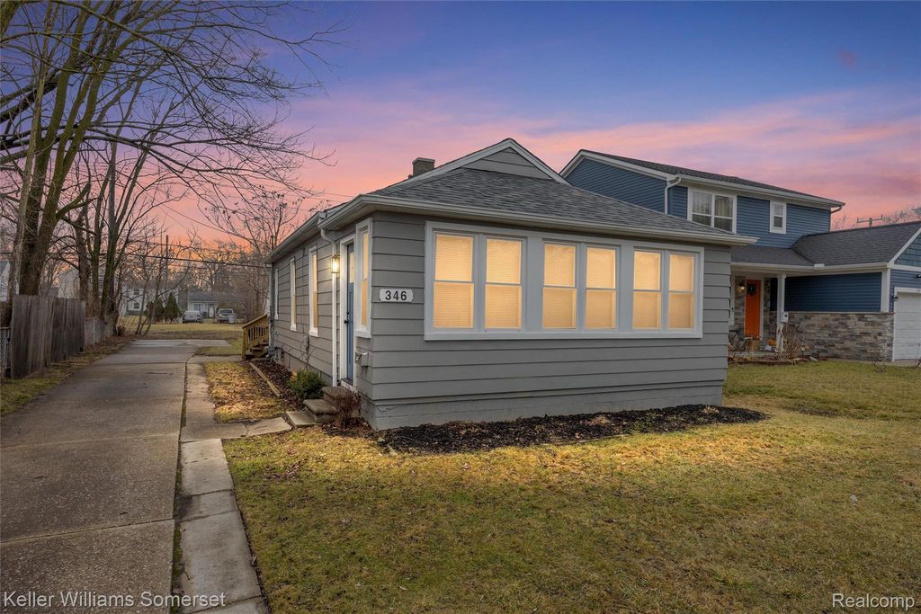 346 E Bernhard Avenue, Hazel Park, MI 48030