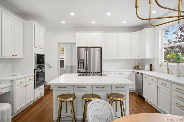 869 Shadowstone Drive, Highlands Ranch, CO 80129