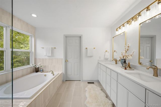 869 Shadowstone Drive, Highlands Ranch, CO 80129