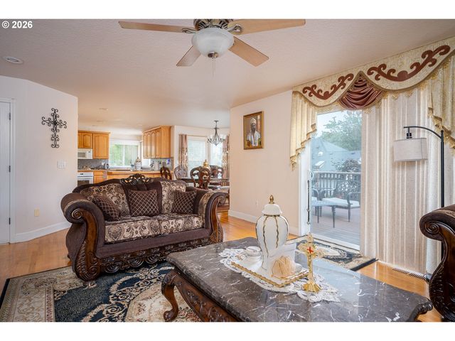 5435 Se OLD WOODS Loop, Gresham, OR 97080