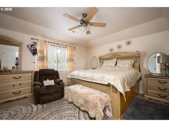 5435 Se OLD WOODS Loop, Gresham, OR 97080