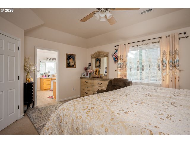 5435 Se OLD WOODS Loop, Gresham, OR 97080