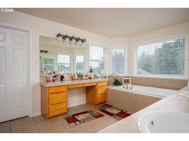 5435 Se OLD WOODS Loop, Gresham, OR 97080
