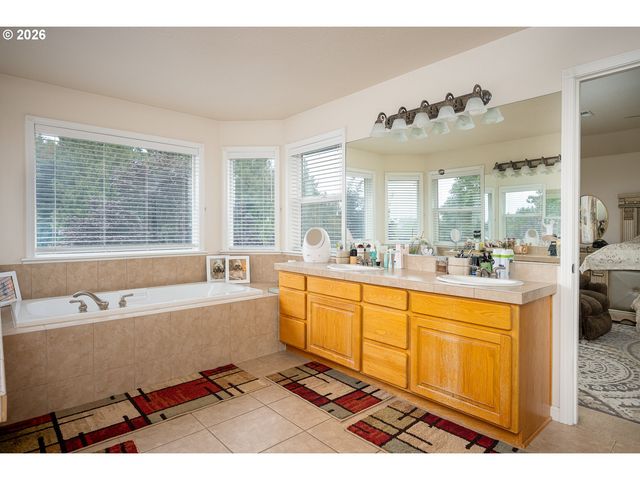 5435 Se OLD WOODS Loop, Gresham, OR 97080