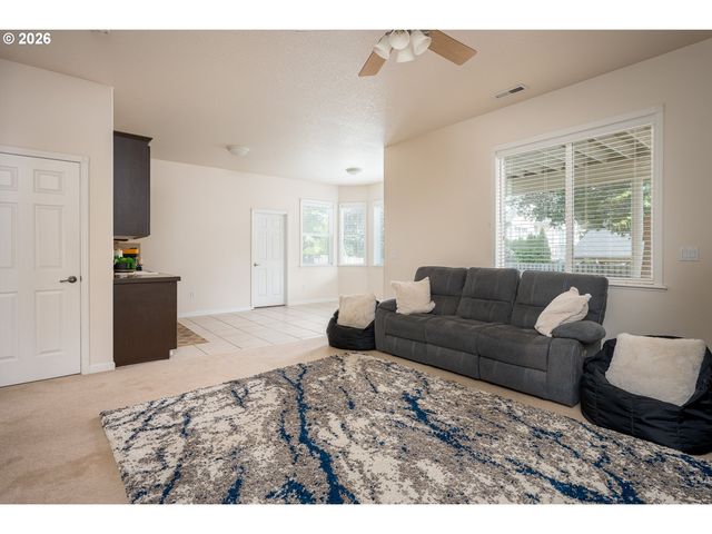 5435 Se OLD WOODS Loop, Gresham, OR 97080
