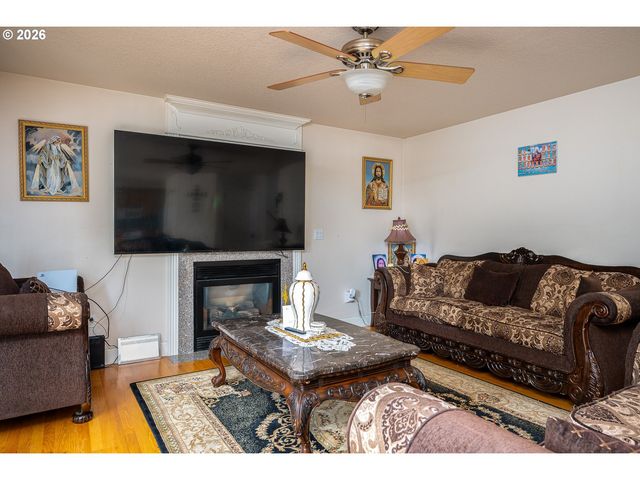 5435 Se OLD WOODS Loop, Gresham, OR 97080