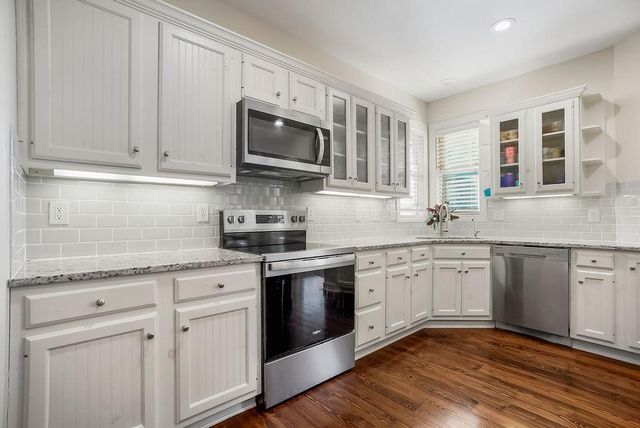 10237 Marion Street, Lenexa, KS 66220