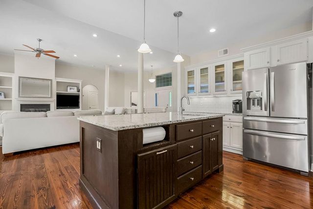 10237 Marion Street, Lenexa, KS 66220