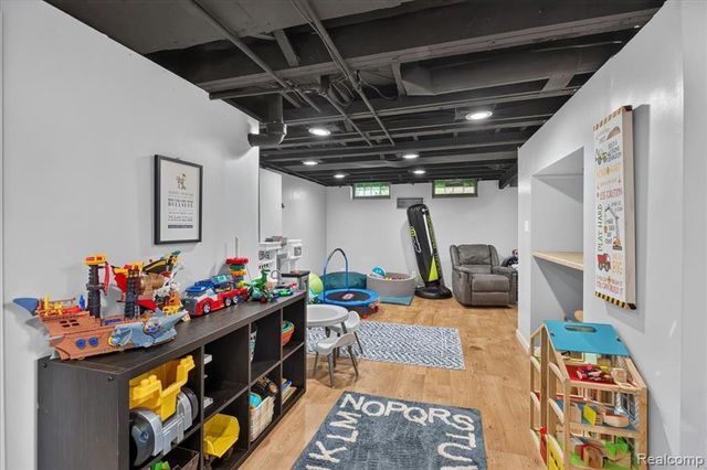 23002 Carolina Street, Saint Clair Shores, MI 48080