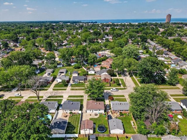 23002 Carolina Street, Saint Clair Shores, MI 48080