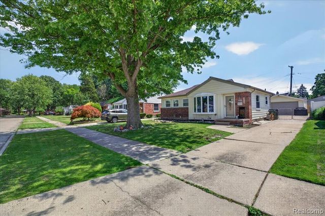 23002 Carolina Street, Saint Clair Shores, MI 48080